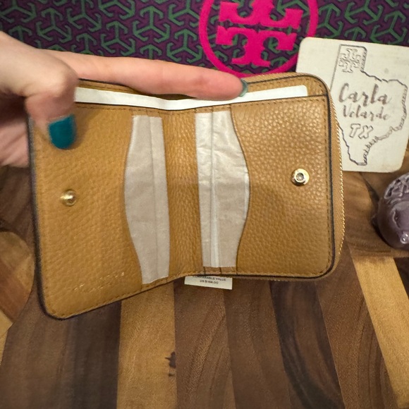 Tory Burch Thea bi fold wallet - Picture 3 of 4
